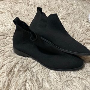 Vivaia black chelsea booties 42